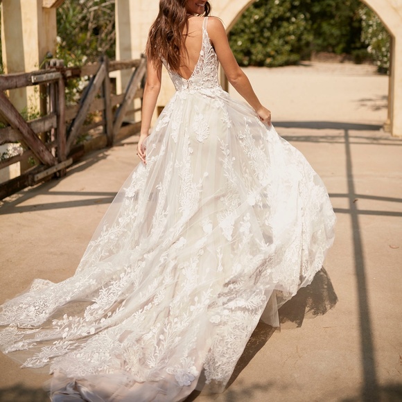 Madi Lane "Harper" Wedding Gown - Picture 4 of 6